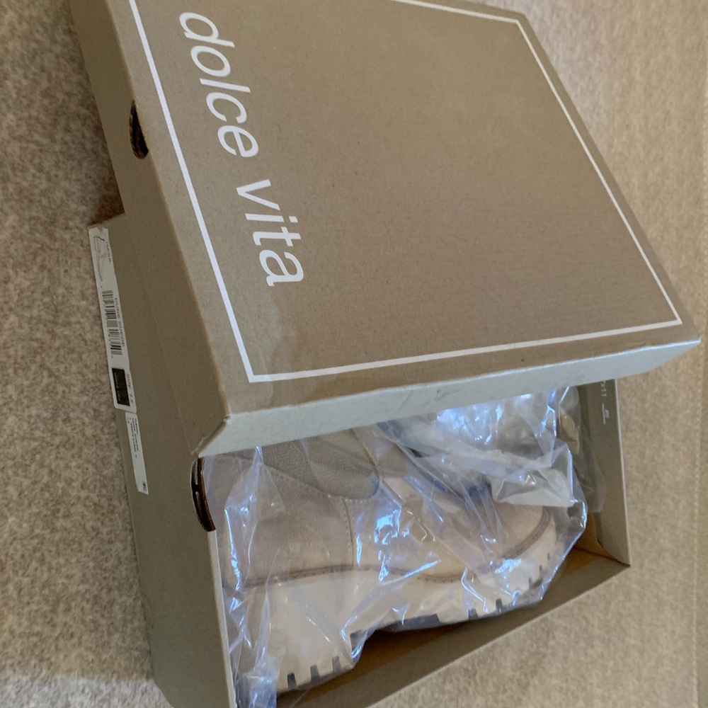 NWT Suede Dolce Vita Booties - Picture 4 of 5